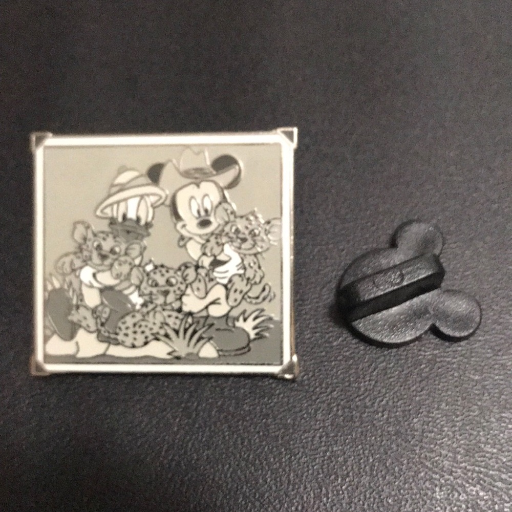 Disney Trading pin Lanyard Series RARE black&white